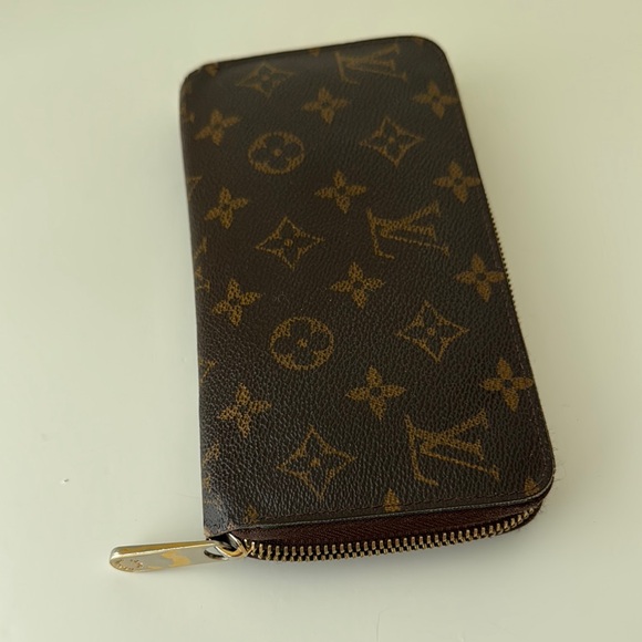 Louis Vuitton Zippy Wallet - Picture 1 of 7